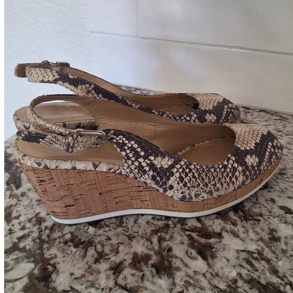 Stuart Weitzman Women's snake print Leather Slingback Wedge Sandals Buckle 6.5 M - Picture 3 of 12
